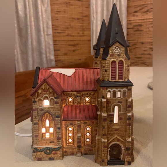 Heartland Valley Village Vintage Victorian Cathedral (1990s) - Picture 3 of 8